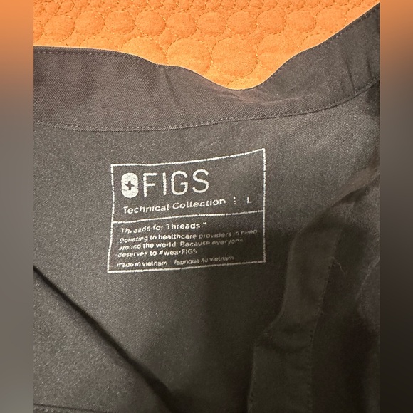 FIGS Women's Black Rafaela™ - Oversized Scrub Top - XL / Black - Picture 4 of 5